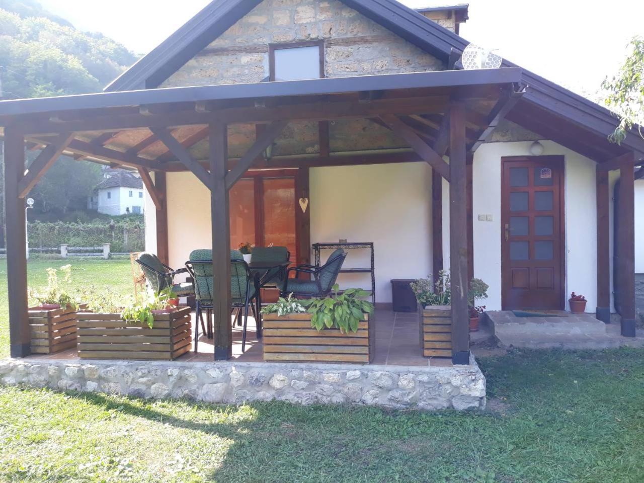 Apartmani Jovanovic เปรูชาซ ภายนอก รูปภาพ
