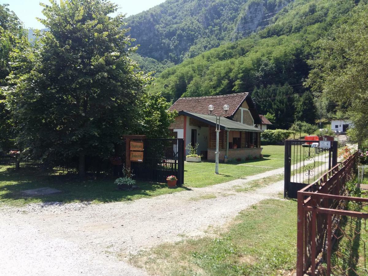 Apartmani Jovanovic เปรูชาซ ภายนอก รูปภาพ